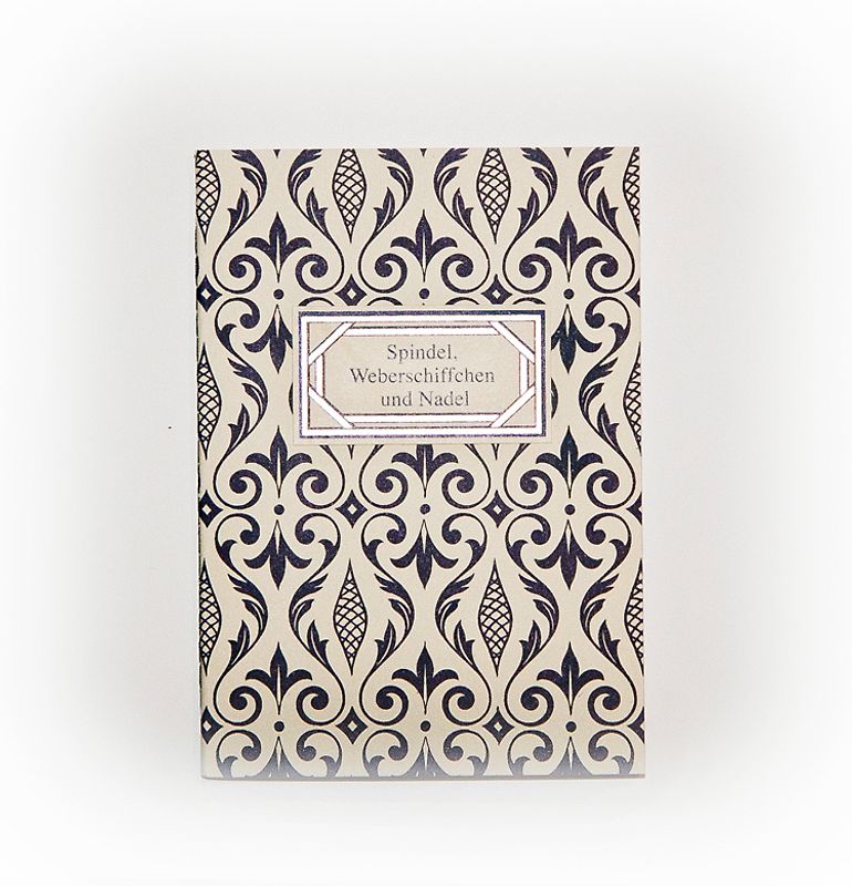 Spindel, Weberschiffchen und Nadel