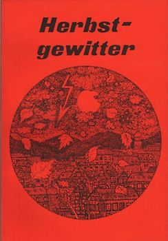 Herbstgewitter über Dächern