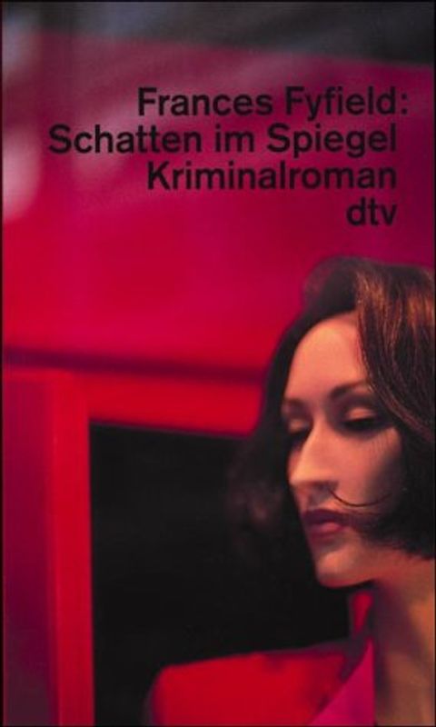 Schatten im Spiegel. Kriminalroman