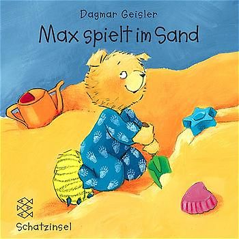 Max spielt im Sand