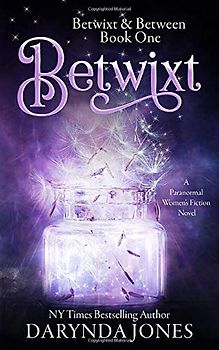 Betwixt: A Paranormal Women's Fiction Novel (Betwixt & Between, Band 1)
