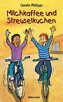 Milchkaffee und Streuselkuchen