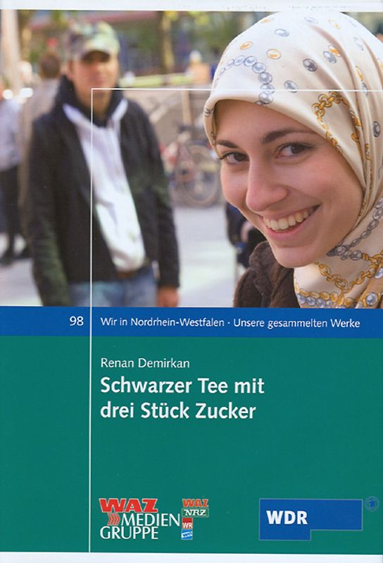 Schwarzer Tee mit drei Stück Zucker