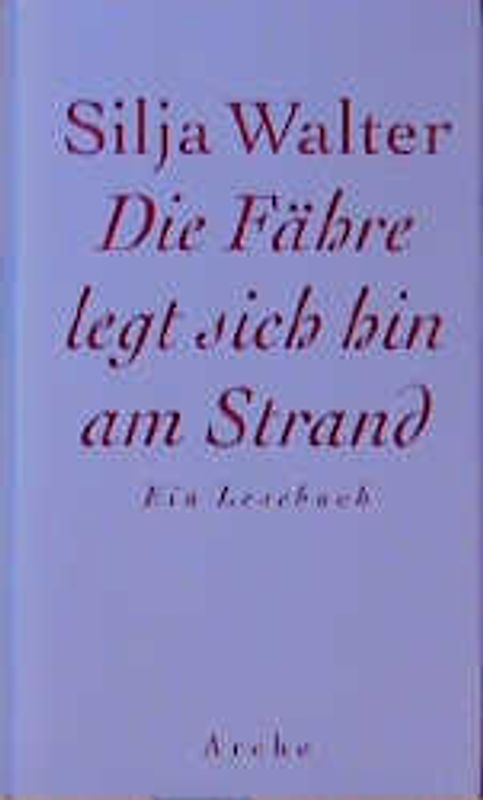 Die Fähre legt sich hin am Strand