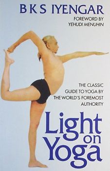 Light on Yoga: The Classic Guide to Yoga By the World's Foremost Authority - Iyengar, B K S