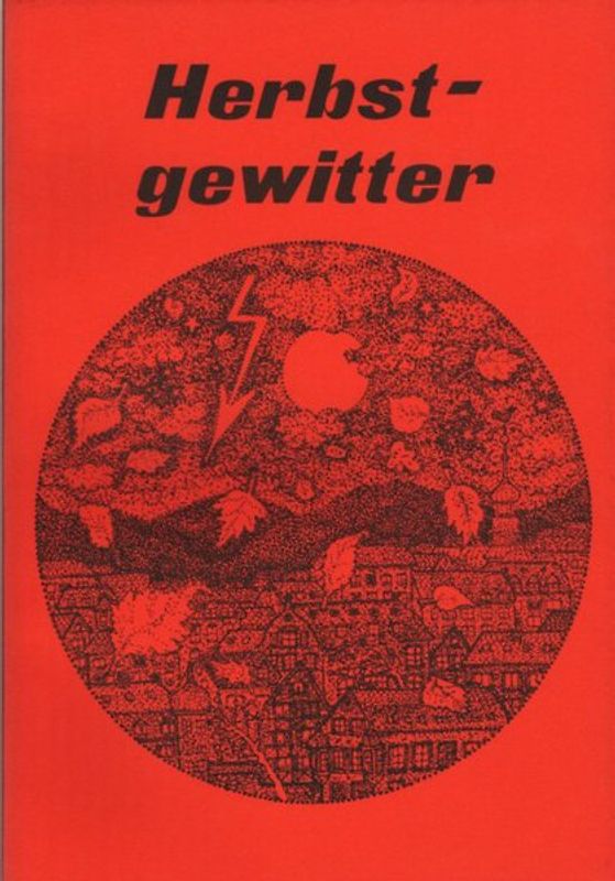 Herbstgewitter über Dächern