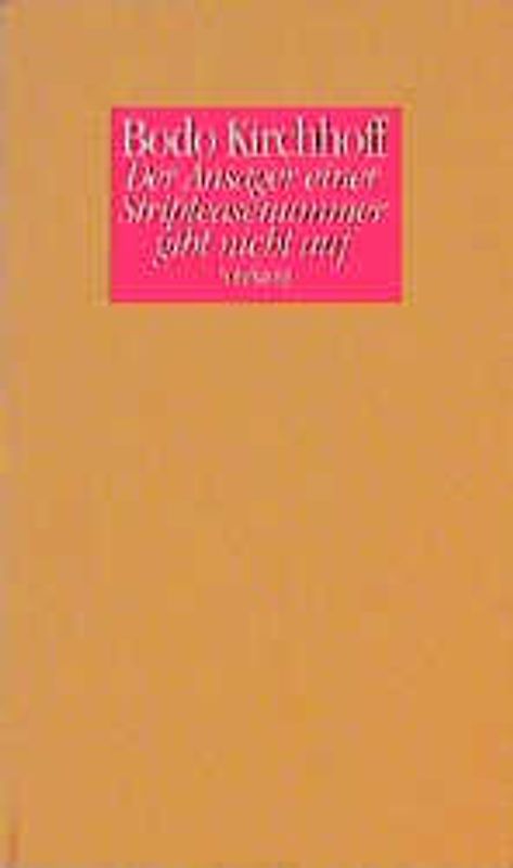 Der Ansager einer Stripteasenummer gibt nicht auf