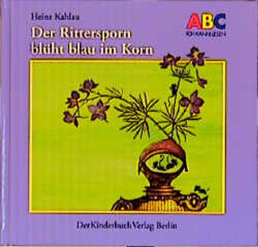 Der Rittersporn blüht blau im Korn