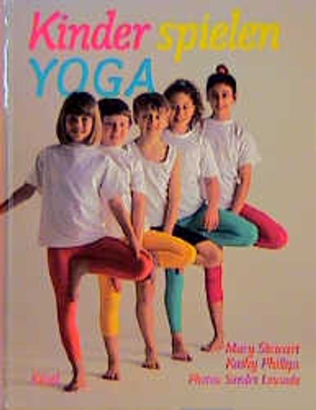 Kinder spielen Yoga