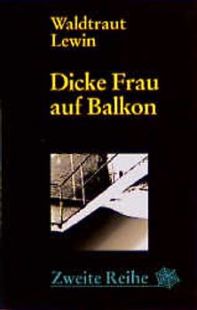 Dicke Frau auf Balkon