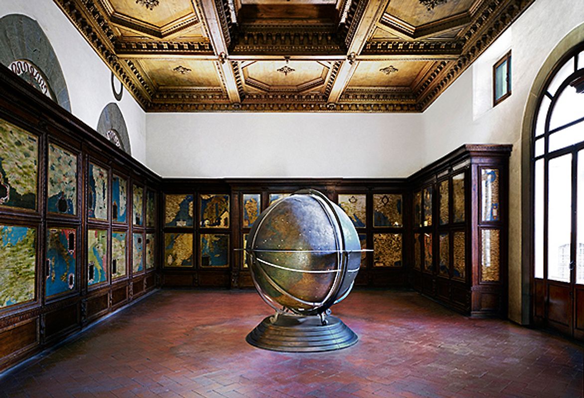 Candida Höfer präsentiert Historisch-Geographischer Schul-Atlas