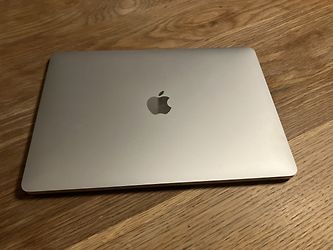 Image client pour Apple MacBook Air 13.3" (Écran&nbsp;Retina True Tone) 1.6 GHz Intel Core i5 8 Go RAM 256 Go PCIe SSD [mi-2019, clavier QWERTY] argent