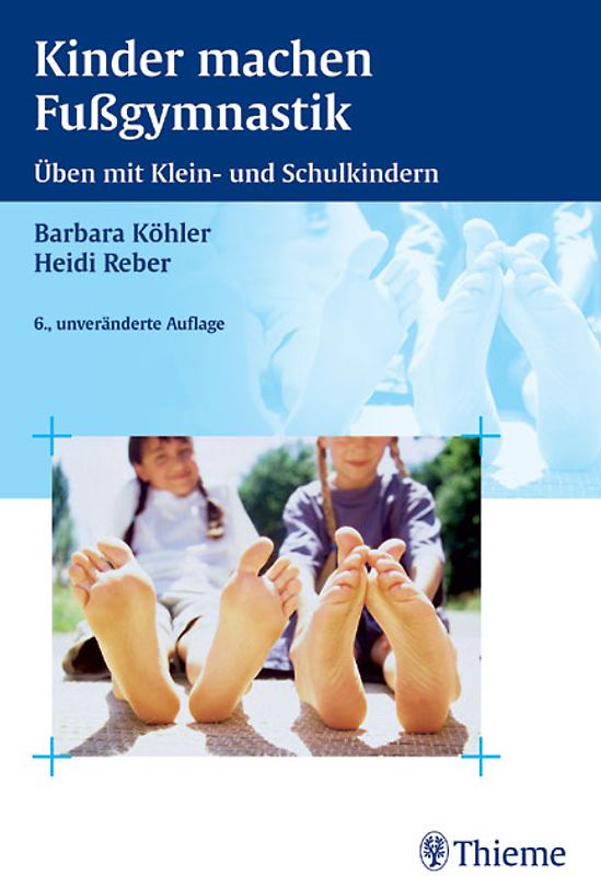 Kinder machen Fußgymnastik