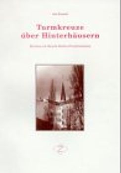 Turmkreuze über Hinterhäusern. Kirchen im Bezirk Berlin-Friedrichshain