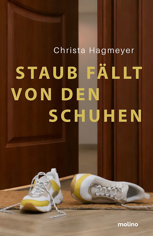 Staub fällt von den Schuhen