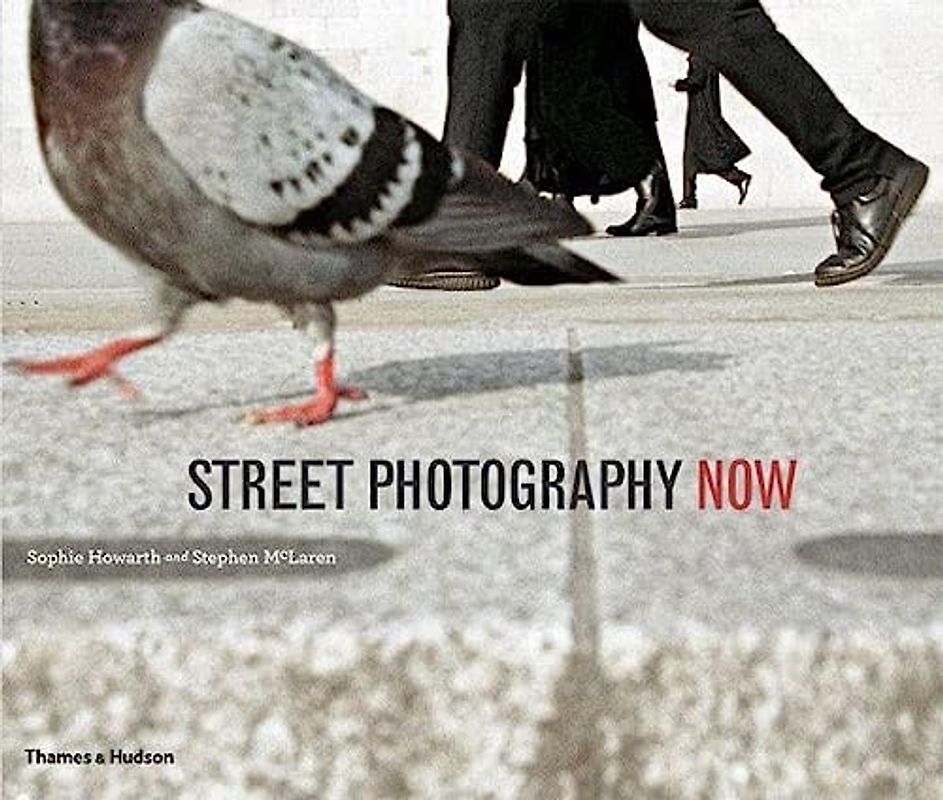 Street Photography Now: with 301 photograhs in color and black-and-white - Sophie Howarth