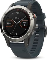Garmin Fenix 5 47 mm argent au bracelet silicone bleu