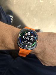 Image client pour Samsung Galaxy Watch Ultra 47 mm Boîtier en titane couleur gris titane avec bracelet Sport Extrême orange [Wi-Fi + Cellulaire]