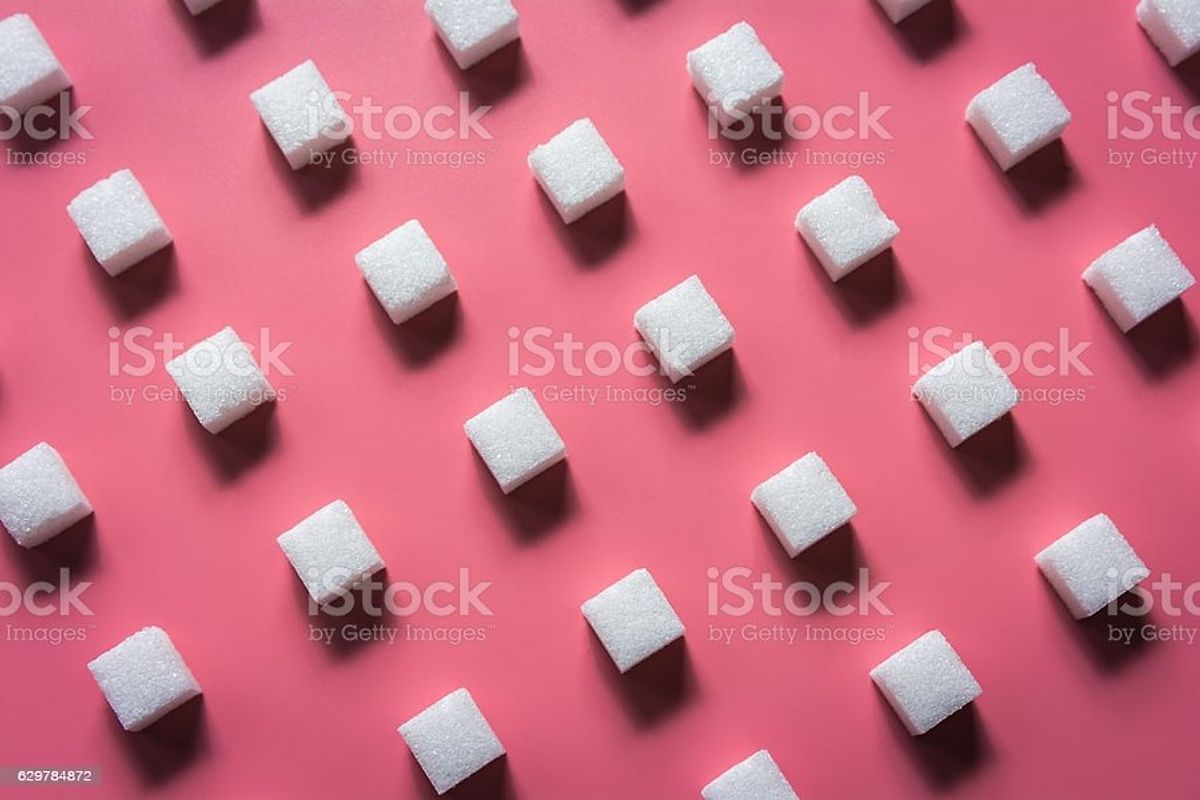 Die weißen stillen Killer. Sie sind weiß, sehen unschuldig und lecker aus und bringen Krankheit den Tod: Zucker, Milch, Weißmehl, Salz