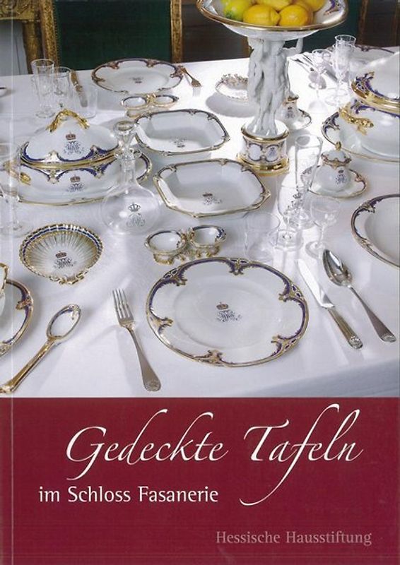 Gedeckte Tafeln im Schloss Fasanerie