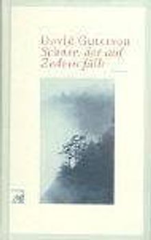 Schnee, der auf Zedern fällt