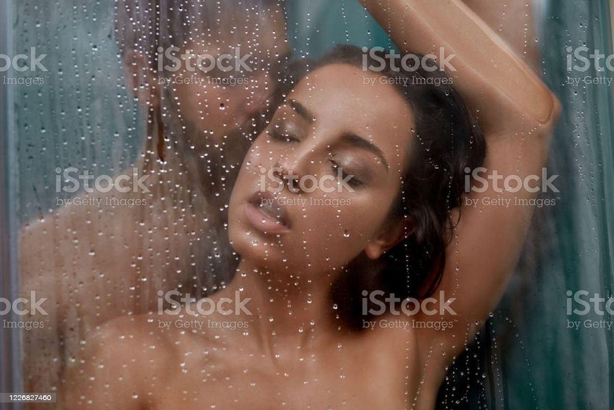 Schlafzimmer-Heldinnen und -Helden! Damit Lust nicht vergeht: Höre auf, im Bett Liebe zu machen und miteinander zu schlafen. MACH ENDLICH SEX. Alles, was du wissen wolltest, dich aber nicht zu fragen trautest.