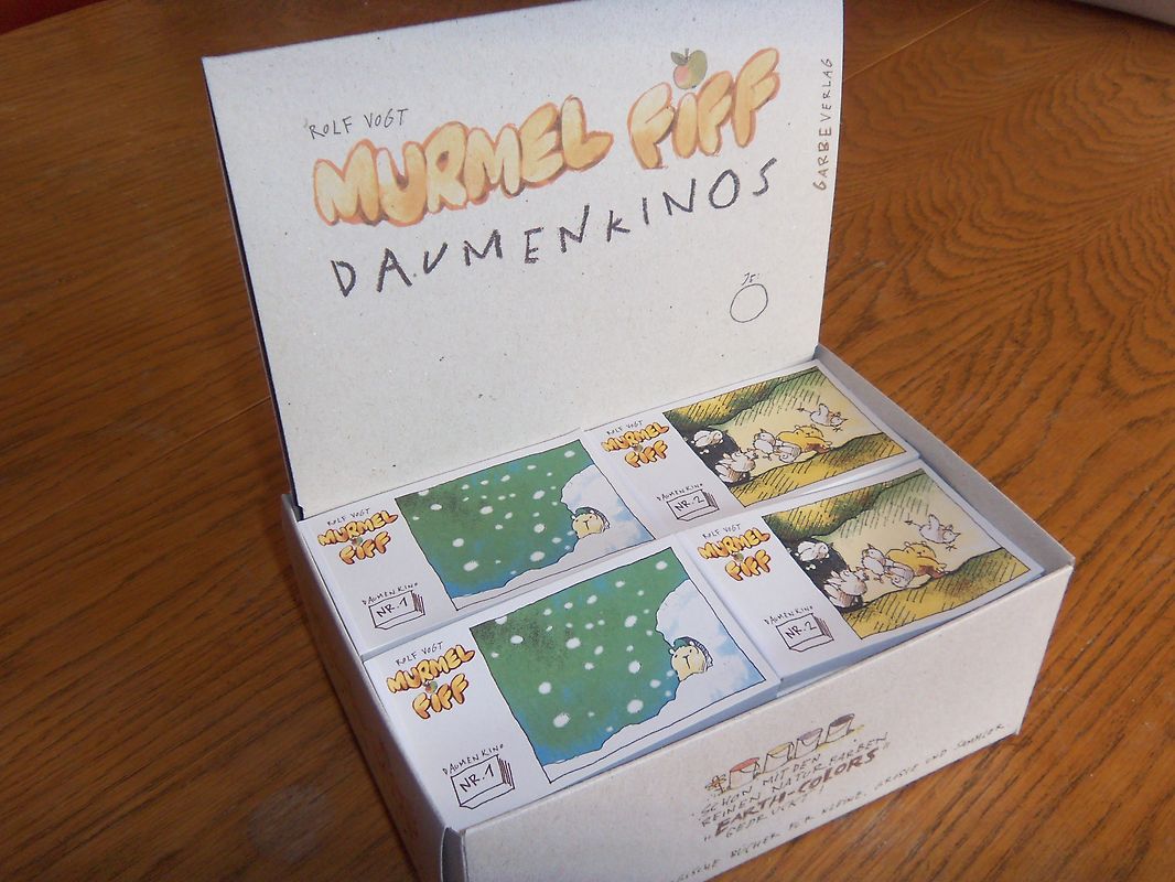 Daumenkinos mit Murmel Fiff im praktischen Ausstellkarton zur Präsentation