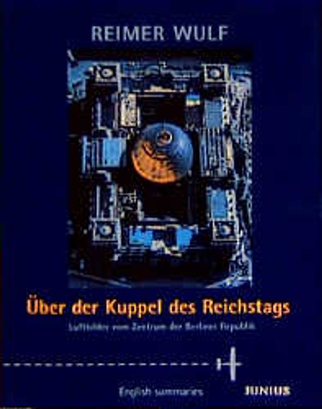 Über der Kuppel des Reichstags