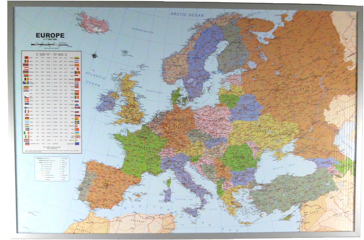Politische Europakarte auf Kork-Pinnwand, englisch, 90x60cm