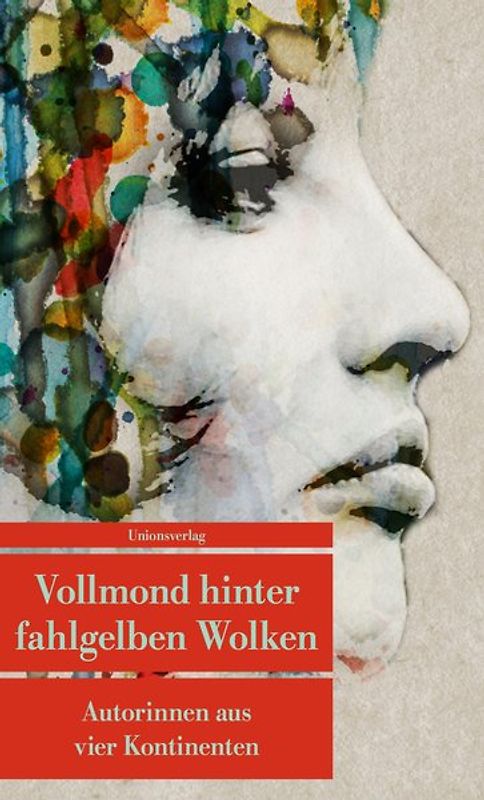 Vollmond hinter fahlgelben Wolken