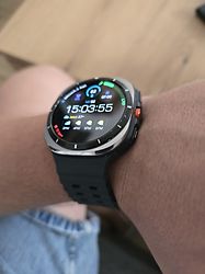 Kundenbild für Samsung Galaxy Watch Ultra (2025) 47 mm Titangehäuse titanium silver am Marine Band dark gray [Wi-Fi + 4G]