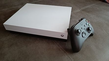 Klantfoto voor Microsoft Xbox One X 1 TB [incl. draadloze controller] wit