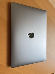 Image client pour Apple MacBook Pro CTO avec Trackpad et Touch ID 13.3" (Ecran Retina True Tone) Puce M2 16 Go RAM 1 To SSD [mi-2022] gris sidéral