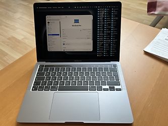 Image client pour Apple MacBook Pro CTO avec Trackpad et Touch ID 13.3" (Ecran Retina True Tone) Puce M2 16 Go RAM 1 To SSD [mi-2022] gris sidéral