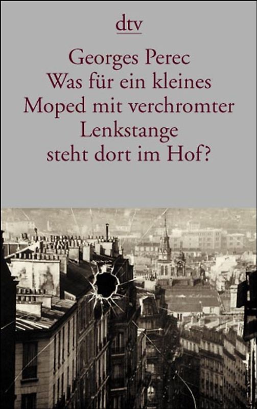 Was für ein kleines Moped mit verchromter Lenkstange steht dort im Hof?