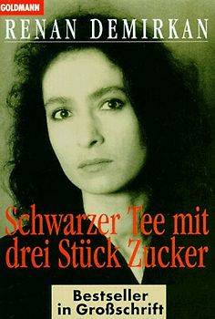 Schwarzer Tee mit drei Stück Zucker