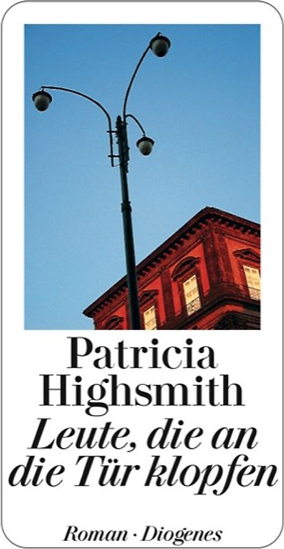 Leute, die an die Tür klopfen