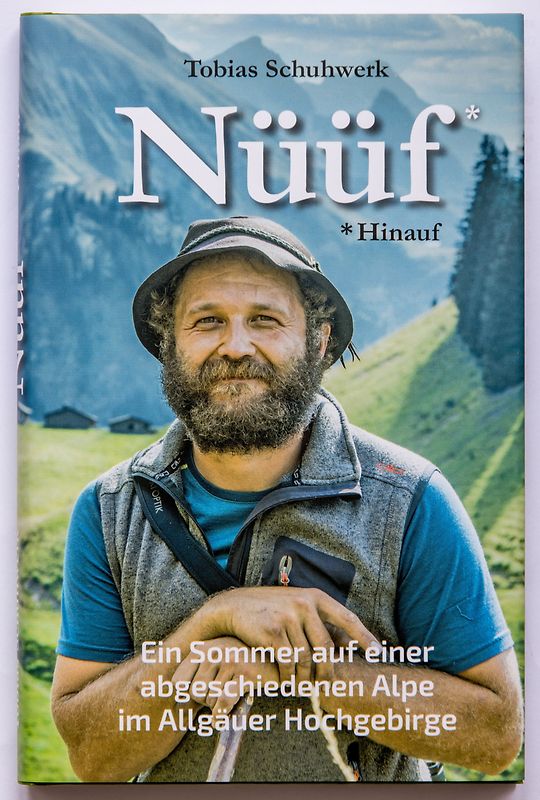 Nüüf * Hinauf