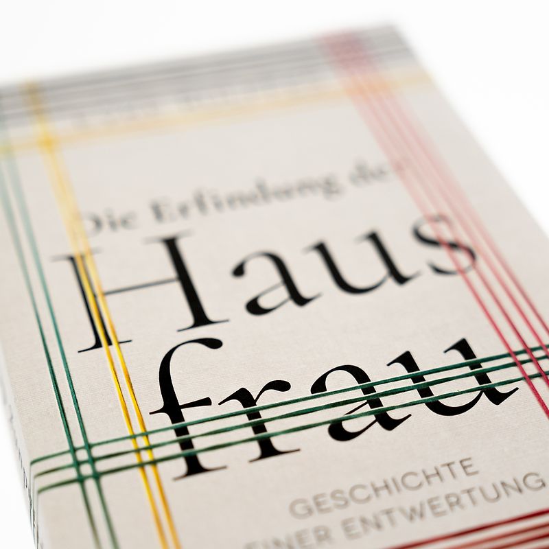 Die Erfindung der Hausfrau. Geschichte einer Entwertung – AKTUALISIERTE TASCHENBUCHAUSGABE