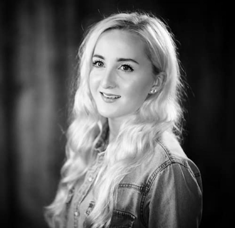 A Good Girl's Guide to Murder: TikTok made me buy it! The first book in the bestselling thriller trilogy, soon to be a major TV series starring Emma Myers from Netflix’ Wednesday