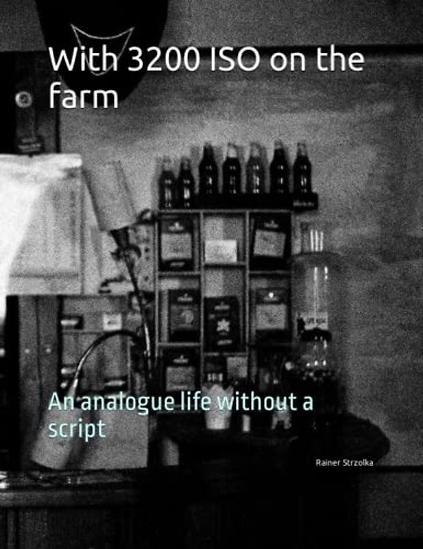 With 3200 ISO on the farm: An analogue life without a script (The lost place library. Galerie für Kulturkommunikation - Die lost place Bibliothek. Galerie für Kulturkommunikation)