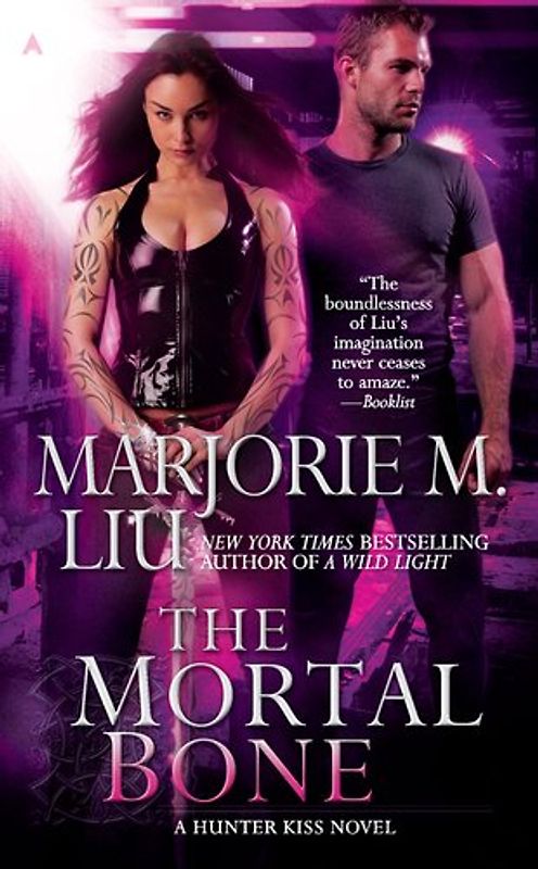 The Mortal Bone (A Hunter Kiss Novel) - Marjorie M. Liu