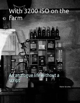 With 3200 ISO on the farm: An analogue life without a script (The lost place library. Galerie für Kulturkommunikation - Die lost place Bibliothek. Galerie für Kulturkommunikation)