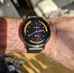 Image client pour Garmin Venu 3 45 mm gris avec bracelet en silicone noir [Wi-Fi]