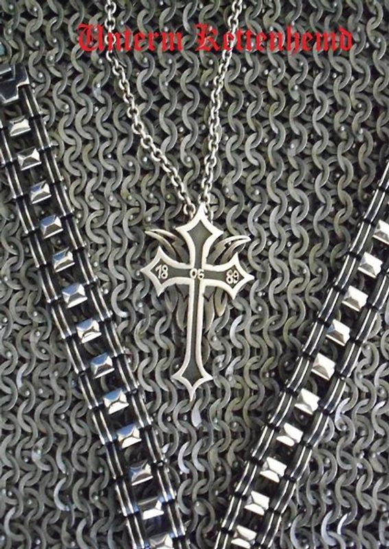 Unterm Kettenhemd