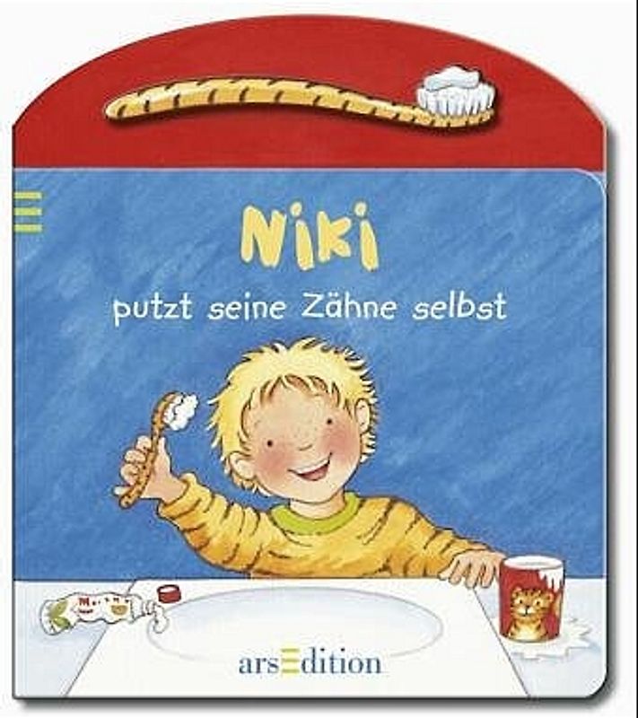 Niki putzt seine Zähne selbst