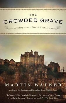 The Crowded Grave: A Mystery of the French Countryside (Bruno, Chief of Police) - Walker, Martin