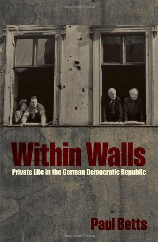 Within Walls: Private Life in the German Democratic Republic - Paul Betts