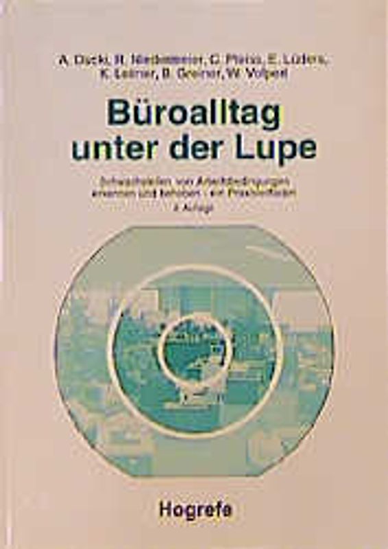 Büroalltag unter der Lupe