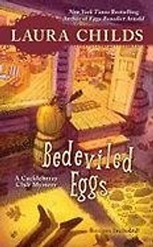 Bedeviled Eggs (A Cackleberry Club Mystery) - Laura Childs